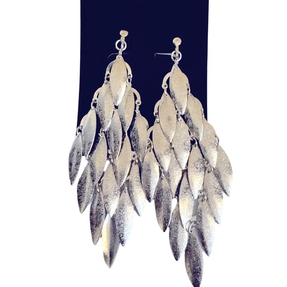 Elegant Statement Silver Leaf Drop Clip On Earrings (New) - Picture 2 of 8